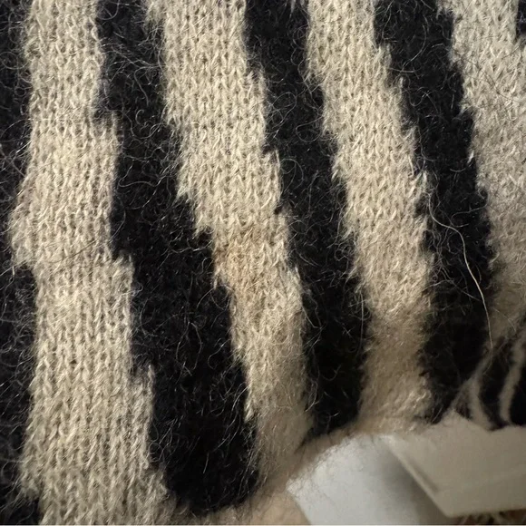 Paloma Wool Scarf - Picture 2 of 2